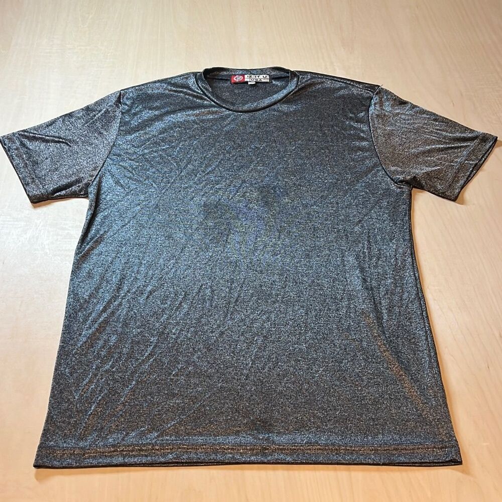 Y2K IZ IT U Shirt Mens M Active Shirt‎ Short Sleeve Active Wear Pullover